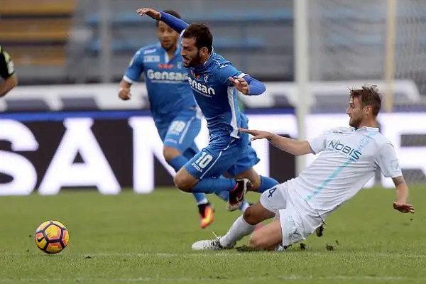 I gialloblu protestano per un gol non assegnato (dubbi sulla decisione della Goal Line Technology, il pallone non passa completamente la linea per pochi centimetri).
