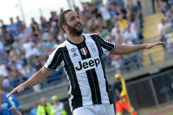 Sesta vittoria stagionale (in sette giornate) per la Juventus che si impone ad Empoli con due gol di Higuain e uno di Dybala e consolida il suo primato in classifica.