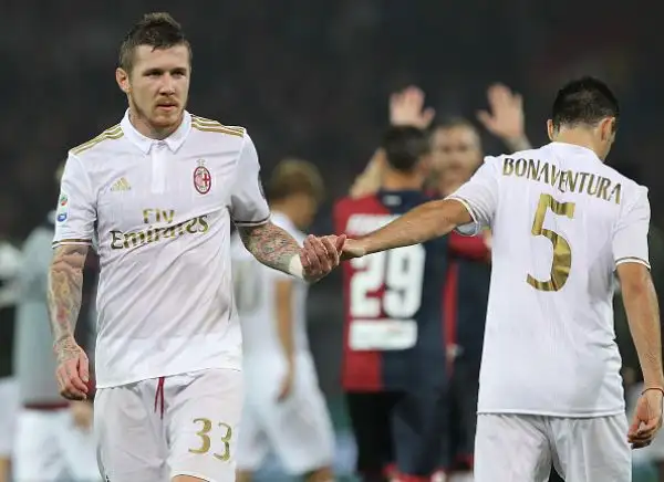 Il Genoa schianta il Milan nell'anticipo della decima giornata di serie A: Ninkovic, Pavoletti e l'autogol di Kucka riportano sulla Terra i rossoneri di Montella.