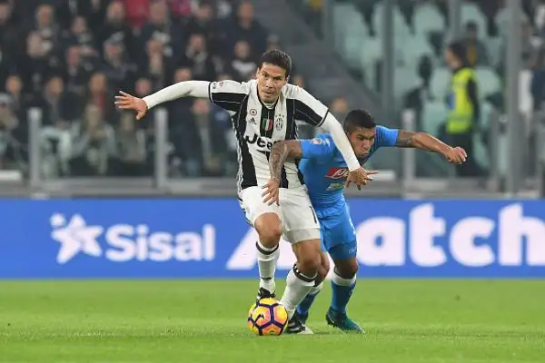 Higuain fa ancora male al Napoli. Il grande ex segna (e non esulta) regalando la vittoria alla Juventus.