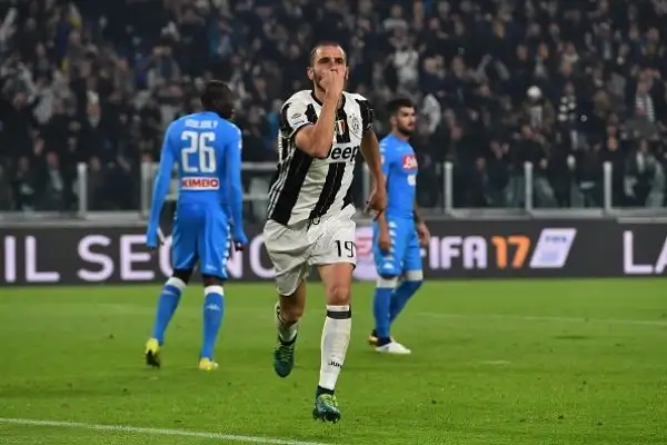 Higuain fa ancora male al Napoli. Il grande ex segna (e non esulta) regalando la vittoria alla Juventus.
