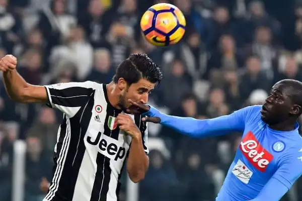 Higuain fa ancora male al Napoli. Il grande ex segna (e non esulta) regalando la vittoria alla Juventus.