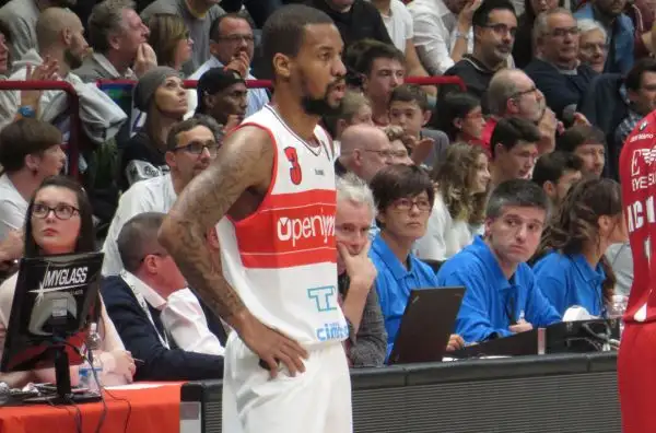 L'Olimpia si aggiudica il derby e resta imbattuta in vetta alla classifica.