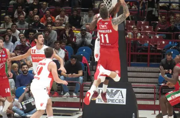 L'Olimpia si aggiudica il derby e resta imbattuta in vetta alla classifica.