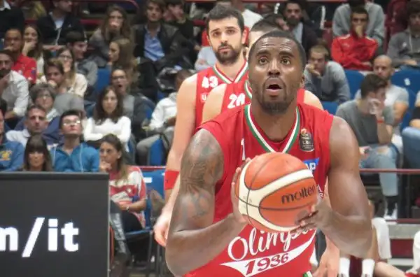 L'Olimpia si aggiudica il derby e resta imbattuta in vetta alla classifica.