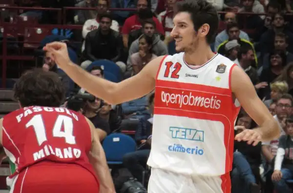 L'Olimpia si aggiudica il derby e resta imbattuta in vetta alla classifica.