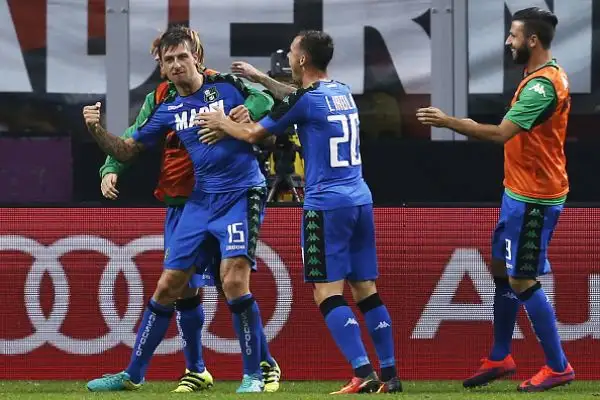 I rossoneri, sotto per 3-1, ribaltano il risultato segnando tre gol in pochi minuti. Neroverdi furiosi con l'arbitro per un rigore non concesso nel primo tempo e per il penalty assegnato a Niang. 