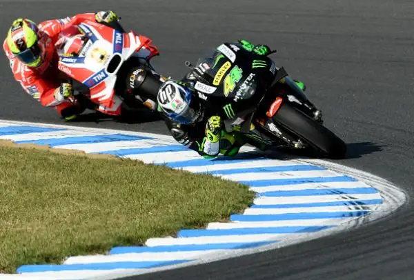 Marquez è già campione, Lorenzo e Vale ko. Incredibile epilogo del Gran Premio del Giappone, trionfa il centauro della Honda.