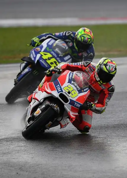 Dovizioso vince dopo 7 anni, Rossi secondo. In Malesia a terra sia Marquez sia Iannone.