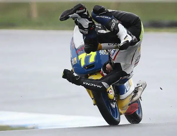 Prove iniziate all'insegna del maltempo, con Crutchlow davanti a Petrucci e Miller, nel pomeriggio le avverse condizioni meteo hanno spinto gli organizzatori ad annullare la seconda sessione.