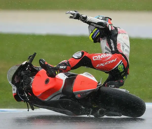 Prove iniziate all'insegna del maltempo, con Crutchlow davanti a Petrucci e Miller, nel pomeriggio le avverse condizioni meteo hanno spinto gli organizzatori ad annullare la seconda sessione.