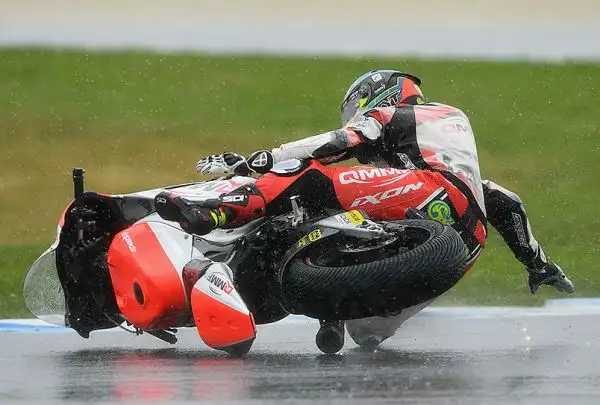 Prove iniziate all'insegna del maltempo, con Crutchlow davanti a Petrucci e Miller, nel pomeriggio le avverse condizioni meteo hanno spinto gli organizzatori ad annullare la seconda sessione.