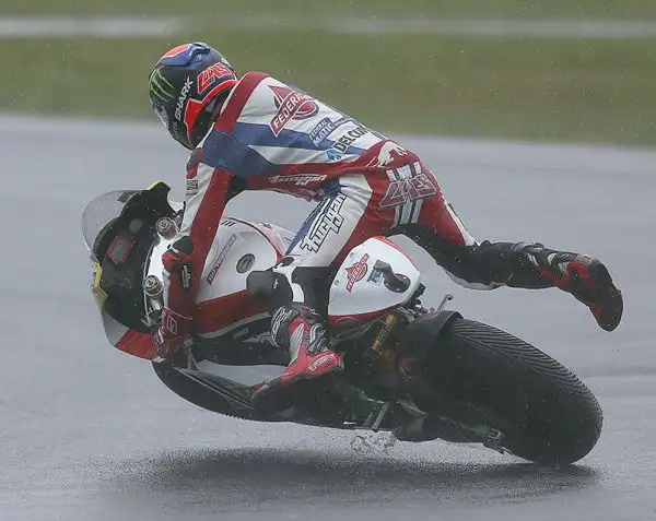 Prove iniziate all'insegna del maltempo, con Crutchlow davanti a Petrucci e Miller, nel pomeriggio le avverse condizioni meteo hanno spinto gli organizzatori ad annullare la seconda sessione.