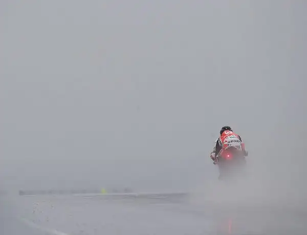 Prove iniziate all'insegna del maltempo, con Crutchlow davanti a Petrucci e Miller, nel pomeriggio le avverse condizioni meteo hanno spinto gli organizzatori ad annullare la seconda sessione.