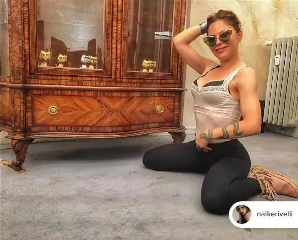 L'attrice, modella e cantante, figlia di Ornella Muti, non finisce mai di giocare con la sua sensualità, per il piacere di tutti i suoi fan su Instagram.