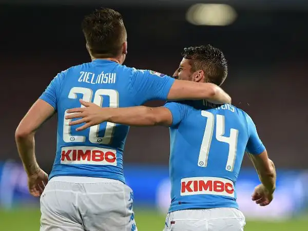 Tre punti più sofferti del previsto per il Napoli, impegnato in casa contro l'Empoli: la squadra di Sarri si impone per 2-0 con Mertens e Chiriches