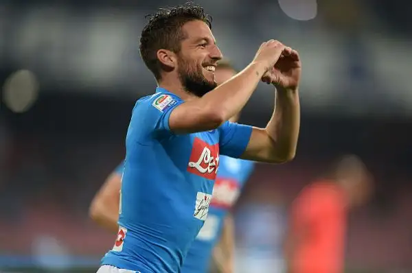 Tre punti più sofferti del previsto per il Napoli, impegnato in casa contro l'Empoli: la squadra di Sarri si impone per 2-0 con Mertens e Chiriches