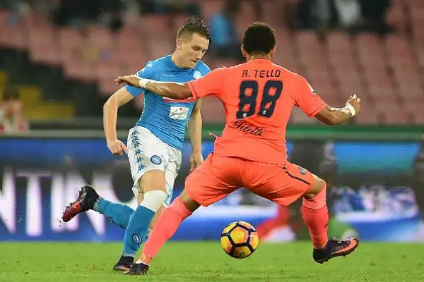 Tre punti più sofferti del previsto per il Napoli, impegnato in casa contro l'Empoli: la squadra di Sarri si impone per 2-0 con Mertens e Chiriches