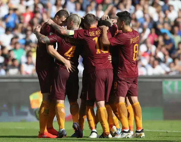 Dzeko affonda il Napoli. La Roma vince al San Paolo e vola al secondo posto.