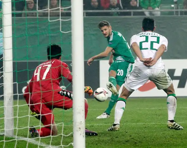 Il Rapid comincia meglio e passa subito al 7’ con Schaub, nella ripresa Schrammel però infila maldestramente la propria porta di testa su cross di Peluso. Sassuolo secondo nel girone.