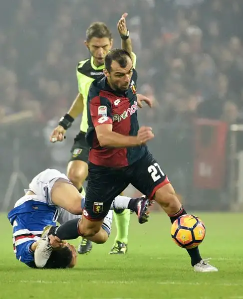 Gol ed emozioni nel derby di Genova, vinto dalla Sampdoria grazie a un gol di Muriel e a un'autorete di Izzo, di Rigoni il momentaneo pareggio rossoblu.