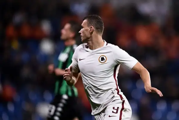 Successo in rimonta per la Roma, che sotto 1-0 (Cannavaro) si sveglia, colpisce due traverse e poi ribalta la partita e vince 3-1 con la doppietta di Dzeko e Nainggolan.