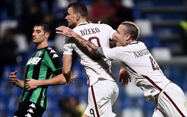 Successo in rimonta per la Roma, che sotto 1-0 (Cannavaro) si sveglia, colpisce due traverse e poi ribalta la partita e vince 3-1 con la doppietta di Dzeko e Nainggolan.