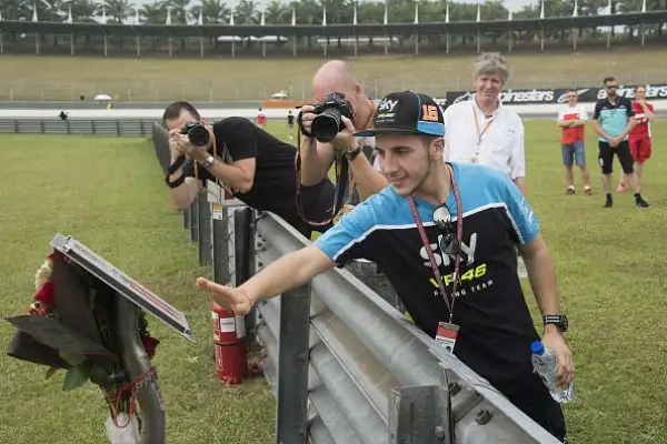 I piloti del Motomondiale non hanno dimenticato Marco Simoncelli, deceduto in un tragico incidente a Sepang cinque anni fa.