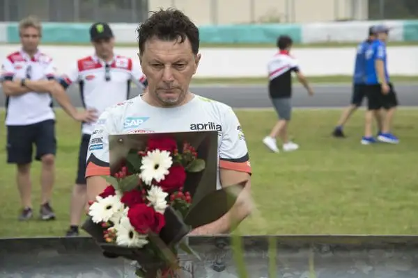 I piloti del Motomondiale non hanno dimenticato Marco Simoncelli, deceduto in un tragico incidente a Sepang cinque anni fa.