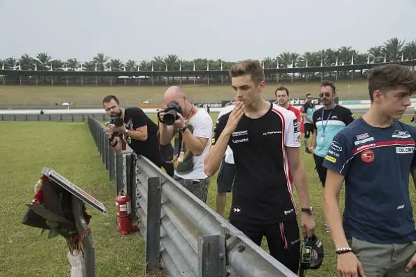 I piloti del Motomondiale non hanno dimenticato Marco Simoncelli, deceduto in un tragico incidente a Sepang cinque anni fa.