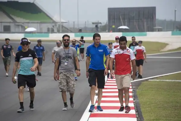 I piloti del Motomondiale non hanno dimenticato Marco Simoncelli, deceduto in un tragico incidente a Sepang cinque anni fa.