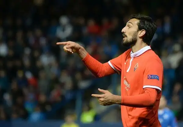 Tutto facile per i viola, che centrano il primo successo esterno della stagione in Europa ipotecando il passaggio del turno con una doppietta di Kalinic e un gol di Babacar.