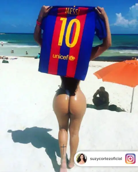 La 25enne brasiliana, tifosa del San Paolo, ha sbaragliato la concorrenza delle altre 14 finaliste e si è aggiudicata l’ambita fascia di Miss BumBum 2015 che premia il miglior fondoschiena del web.