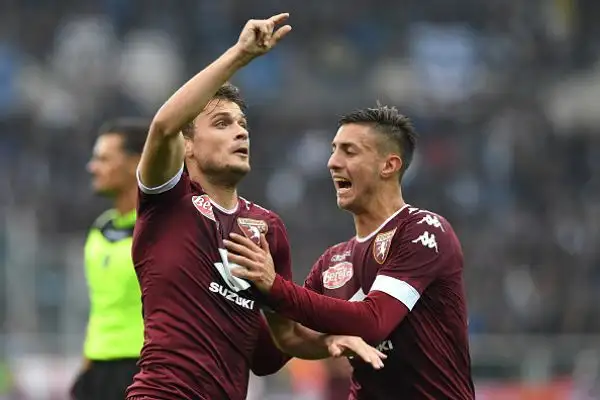 Pareggio show tra Torino e Lazio: i granata, avanti con Iago Falque, si fanno rimontare da Immobile e Murgia, ma trovano in extremis il 2-2 con Ljajic dal dischetto.
