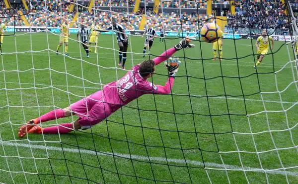 L'Udinese piega il Pescara e torna alla vittoria nell'anticipo della nona giornata di serie A. Primo successo della gestione Del Neri mentre i friulani riassaporano i tre punti dopo cinque turni.