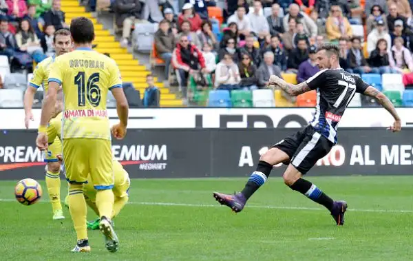 L'Udinese piega il Pescara e torna alla vittoria nell'anticipo della nona giornata di serie A. Primo successo della gestione Del Neri mentre i friulani riassaporano i tre punti dopo cinque turni.
