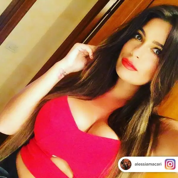 Irlandese di Dublino, ma di origini laziali, la fresca vincitrice del Grande fratello VIP è anche una grande tifosa del Forsinone e ha appena superato i 600.000 fan su Instagram.
