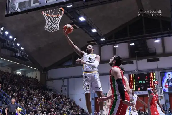 L'Olimpia soffre ma vince ancora in trasferta e si conferma capolista.