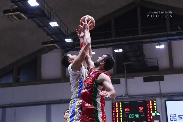 L'Olimpia soffre ma vince ancora in trasferta e si conferma capolista.