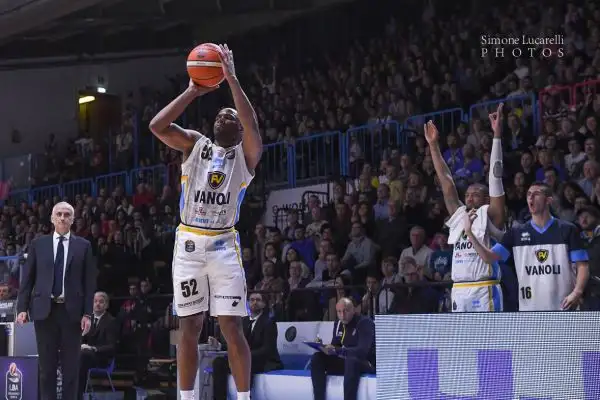 L'Olimpia soffre ma vince ancora in trasferta e si conferma capolista.