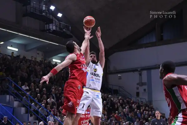 L'Olimpia soffre ma vince ancora in trasferta e si conferma capolista.