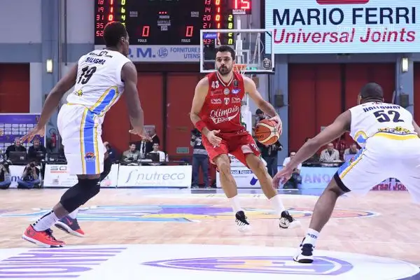L'Olimpia soffre ma vince ancora in trasferta e si conferma capolista.