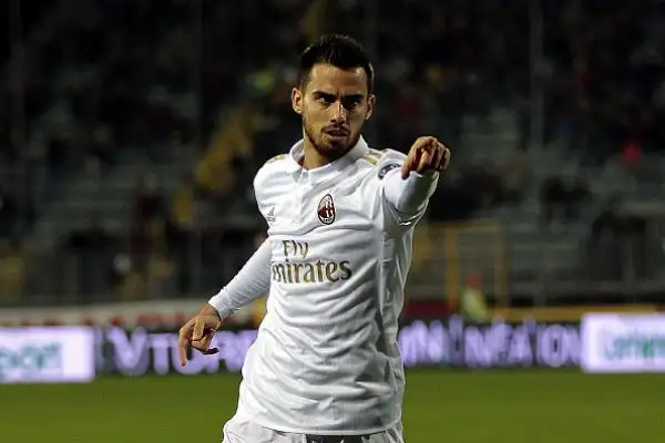 Il Milan travolge l'Empoli nello spettacolare anticipo di serie A giocato al Castellani. I rossoneri trionfano grazie alla prima doppietta di Lapadula in A, a un autogol e al gol di Suso.