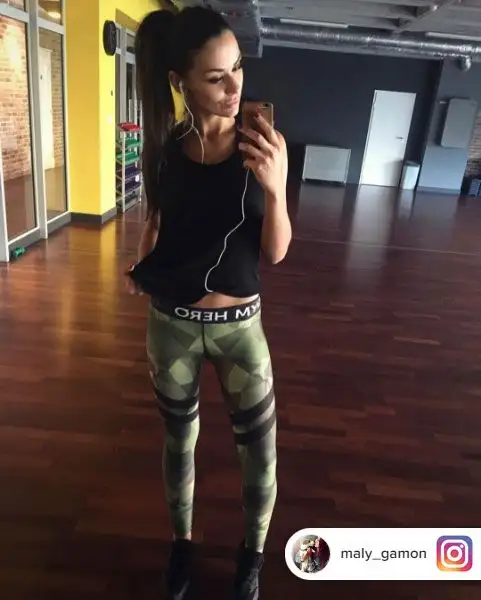 Da tempo fidanzata col talento polacco del Leicester Bartosz Kapustka, la splendida modella polacca ha un seguitissimo profilo Instagram ed è già nei cuori dei tifosi inglesi.