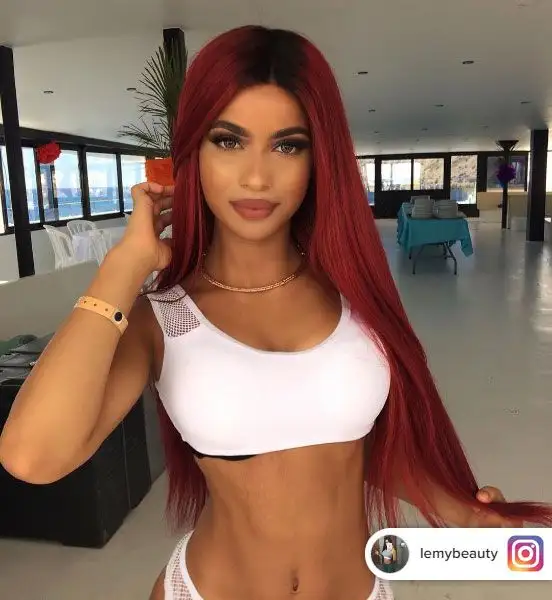 Questa ragazza inglese è ormai una vera e propria Instagram Star, grazie alle sue incredibili curve le sue foto sono ormai viste da quasi un milione e mezzo di follower.