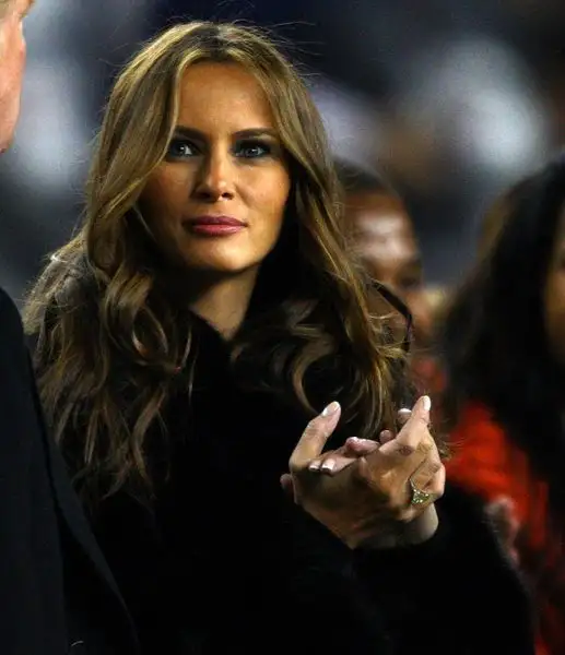 La splendida nuova first lady americana è nata nel 1970 a Sevnica, una cittadina della Slovenia ed è la terza moglie del neo presidente degli stati uniti Donald Trump.