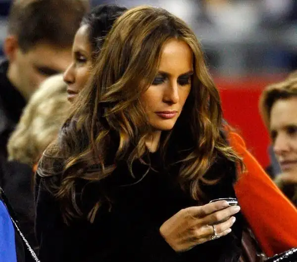 La splendida nuova first lady americana è nata nel 1970 a Sevnica, una cittadina della Slovenia ed è la terza moglie del neo presidente degli stati uniti Donald Trump.