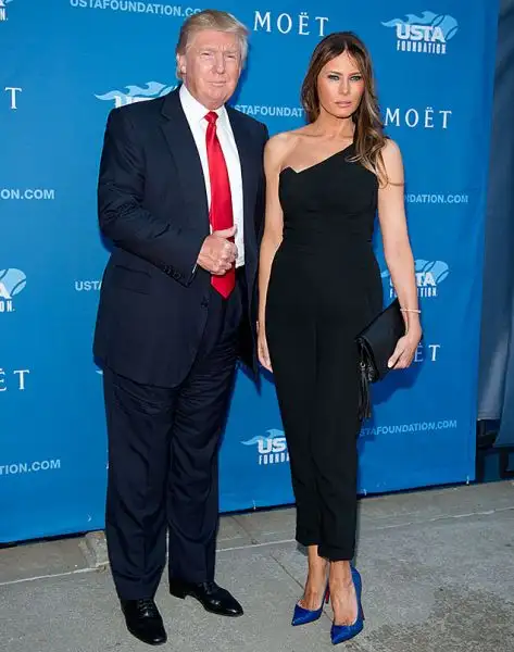 La splendida nuova first lady americana è nata nel 1970 a Sevnica, una cittadina della Slovenia ed è la terza moglie del neo presidente degli stati uniti Donald Trump.