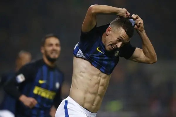 Perisic riagguanta il Milan al 92': 2-2. Il derby di Milan finisce con un pareggio spettacolare.