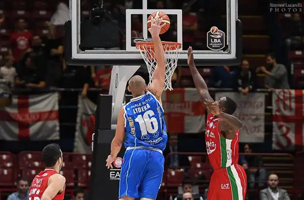 Settima vittoria di fila in campionato per l'Olimpia, capolista imbattuta.